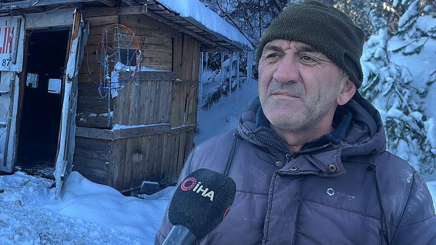 Sabah fabrikada, akşam karlı dağda! 10 metrekarelik kulübede yaşıyor: Kimi zaman bedava oluyor