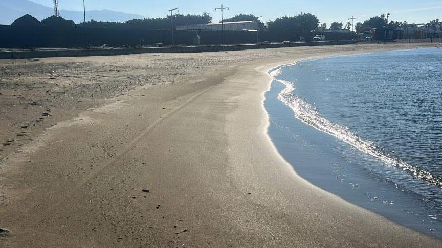 Sahile gelen vatandaşlar şoke oldu! ‘şaşırdık, neden olduğunu bilmiyoruz’