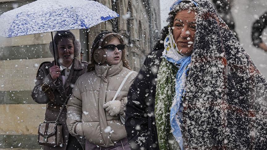 SON DAKİKA İstanbul’da lapa lapa kar yağışı başladı! Peş peş uyarılar