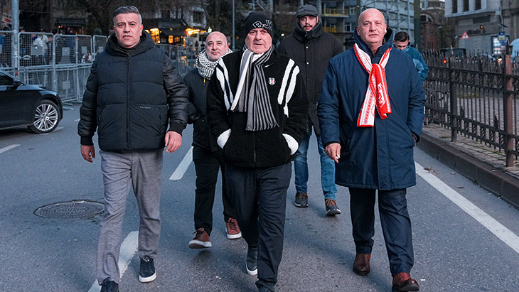 Spor camiası, Filistin’e destek olmak için Galata Köprüsü’nde buluştu