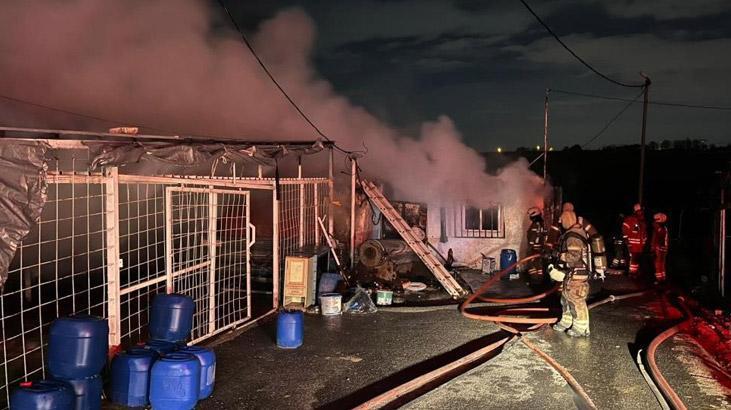 Sultangazi’de iki iş yeri yandı