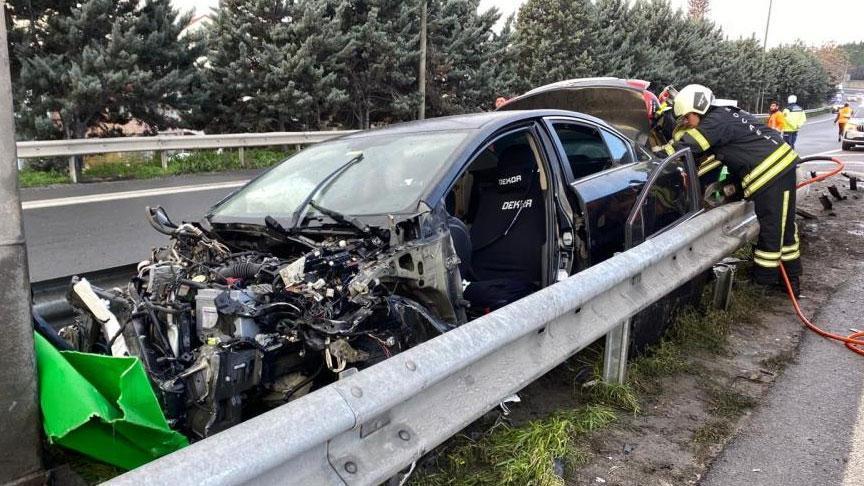 TEM’de korkunç kaza! Tam 8 metre boyunca bariyerleri parçaladıktan sonra durdu