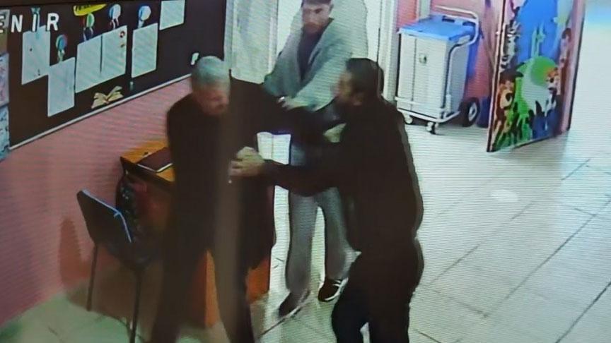 Ahlat’ta dehşete düşüren görüntü! 2 okul müdürüne saldırdı