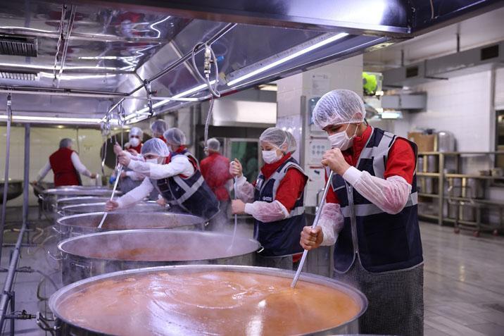 Bağcılar Belediyesi’nden ramazan seferberliği! 5 bin aileye sosyal market, 60 bin öğün kapıya teslim