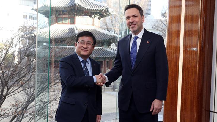 Bakan Bayraktar, Güney Kore’de!