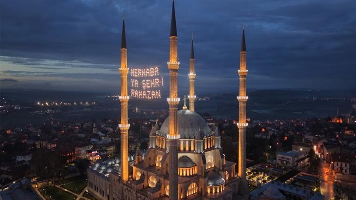 Bakan Ersoy duyurdu! Ramazanda ibadete açıyoruz