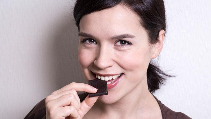 Bitter çikolata yaşlanmayı yavaşlatıyor! “Daha çok çikolata yiyin” mesajı doğru mu?