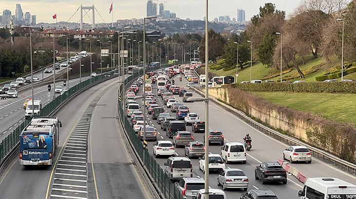 İstanbul’da iftar öncesi trafik resmen kilitlendi! Yoğunluk yüzde 85’lere geldi