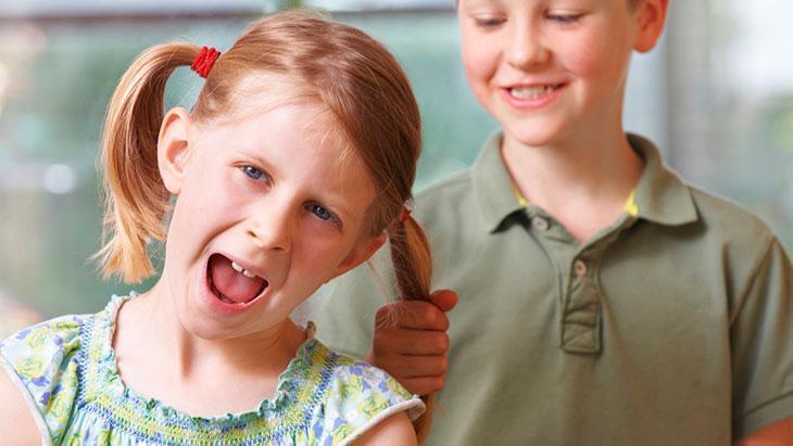 Kardeş kıskançlığı doğal bir süreç! Sağlıklı yönetilmesi ebeveynin elinde