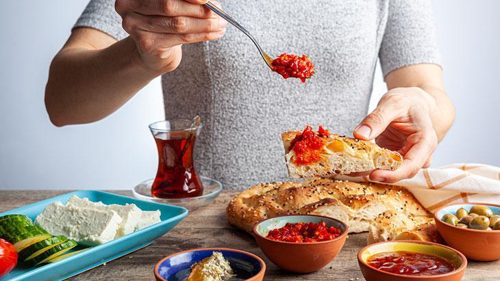 Ramazanda kilo almadan oruç tutmak mümkün! ‘İftar yükleme değil, dengeli bir geçiş olmalı’