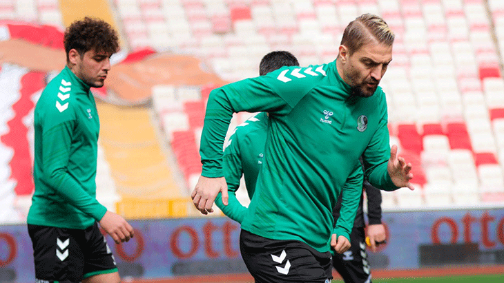 Sakaryaspor’da kırmızı kartın ardından Caner Erkin için şok karar!