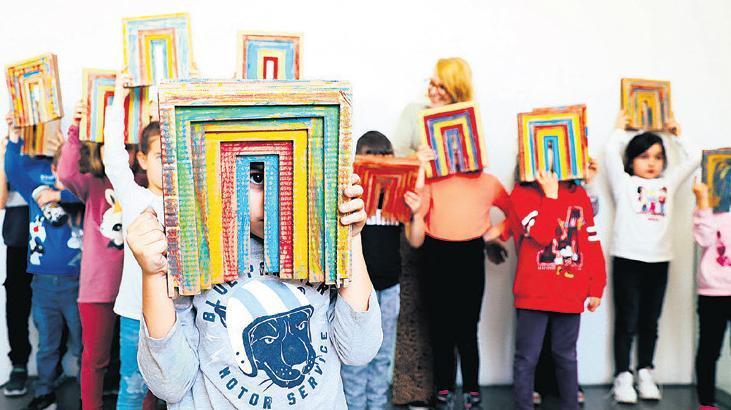 23 Nisan sanatla kutlanıyor