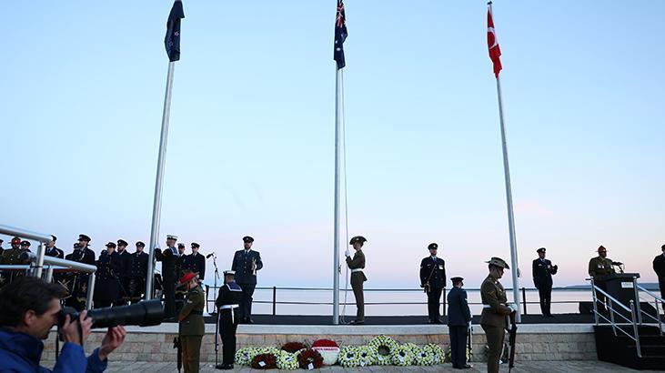 Anzak Koyu’nda geleneksel ‘Şafak Ayini’ yapıldı