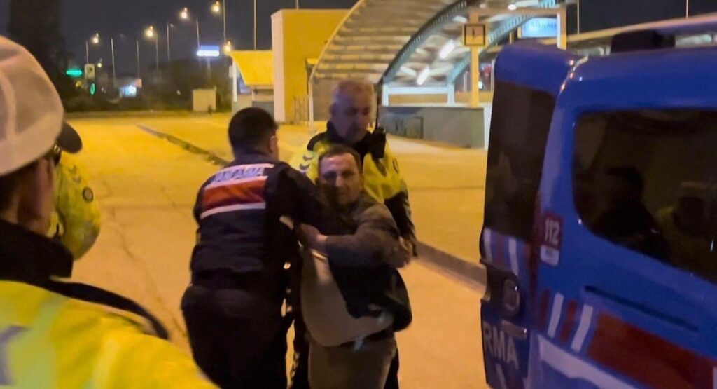 ‘Ben ticaret erbabıyım’ demişti, yine alkollü yakalandı! Polise hakaret etti