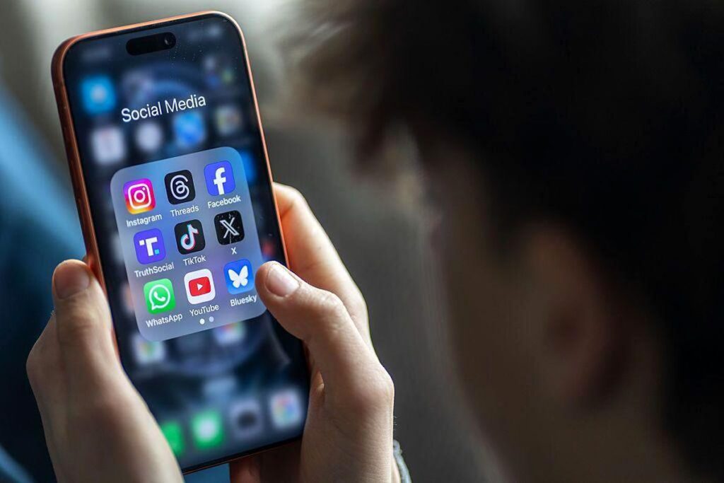 Çocuklara yönelik sosyal medya yasağı nasıl uygulanabilir?