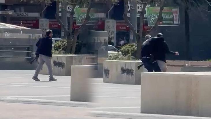 Diyarbakır’da sokakta korku dolu anlar! ‘Sağa sola sıkacağım’ diyerek ateş açtı