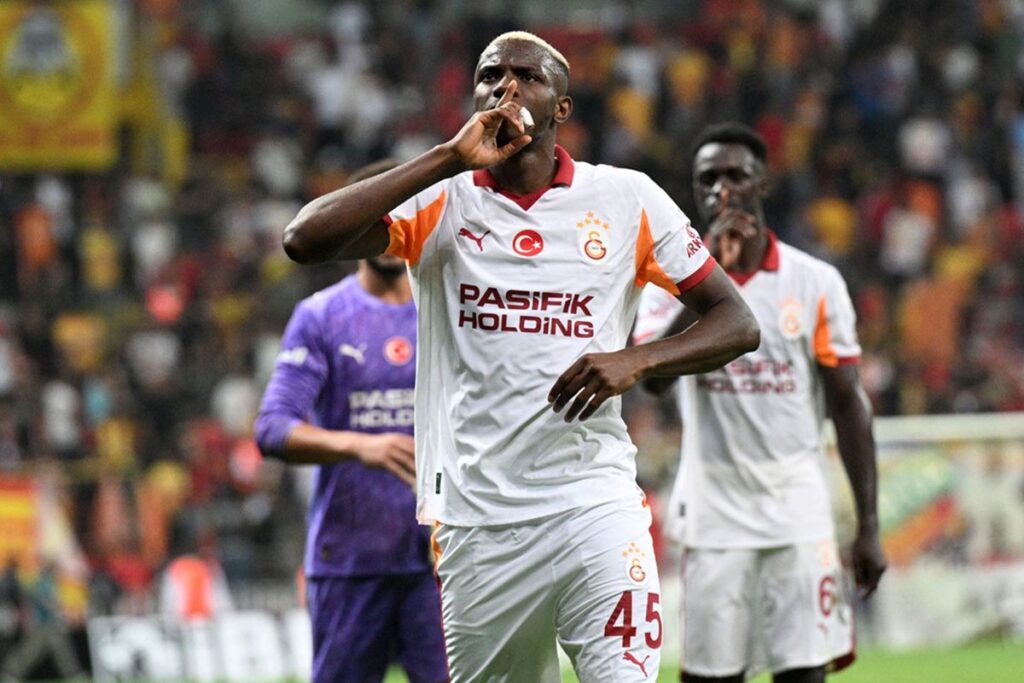 Fenerbahçe derbisi öncesi Osimhen’den Okan Buruk’a mesaj