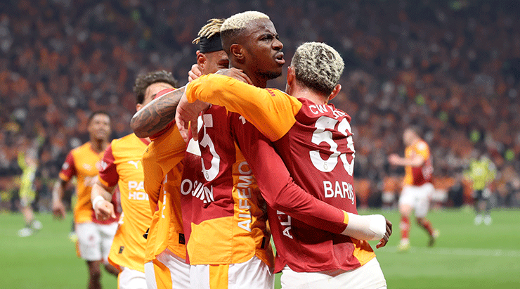 Galatasaray’da Osimhen ilk 11’e döner dönmez golünü attı! Fenerbahçe’ye sargı göndermesi