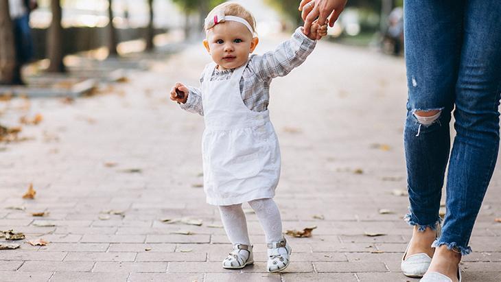 İlk adım dönemi, bebeğin en hassas evresi! Ayakkabı seçimi nasıl yapılmalı?