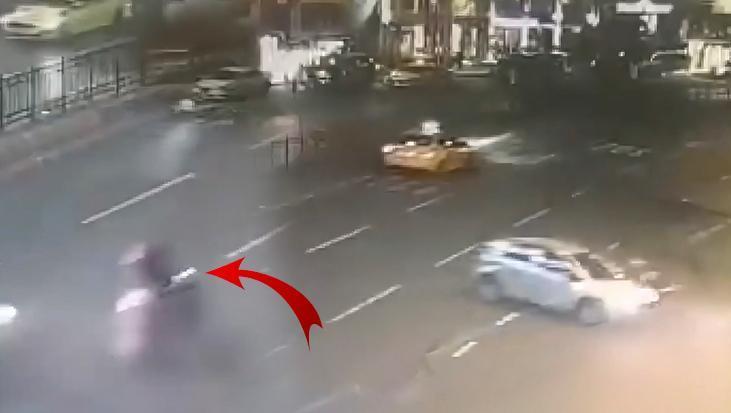 Şişhane’de korkunç kaza! Motosiklet durağa daldı: 1 ölü, 3 yaralı