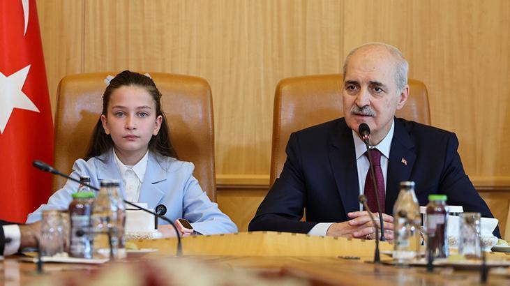 TBMM Başkanı Kurtulmuş, koltuğunu 6. sınıf öğrencisine devretti