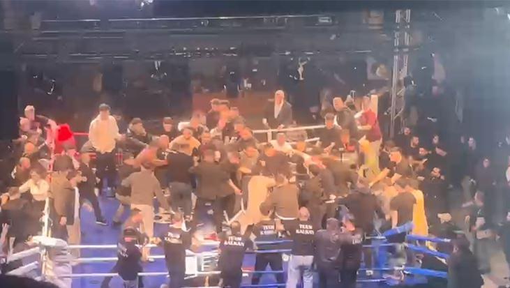 Trabzon’da boks maçı karıştı! Salon savaş alanına döndü: Tek bir hareketle başladı