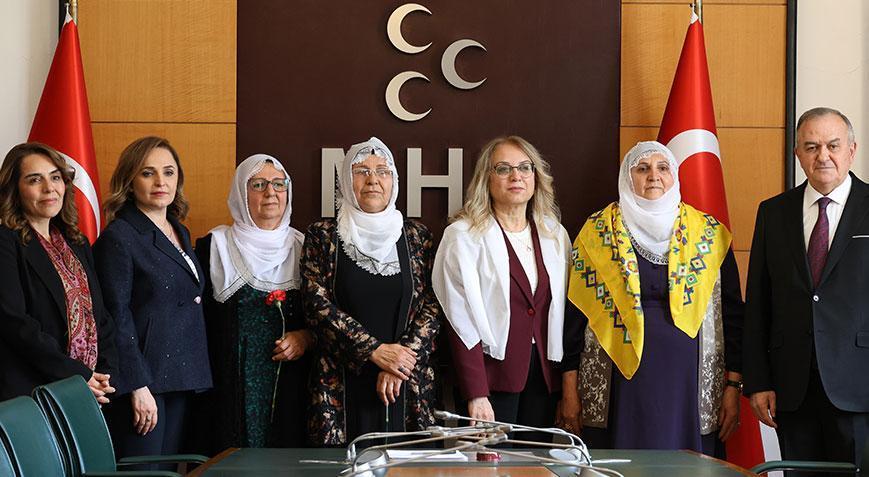 ‘Barış Anneleri’nden MHP’ye ziyaret! Görüşme 1 saat sürdü