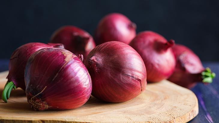 Doğal antibiyotik tabağınızda! C vitamini deposu mor soğanın gücü