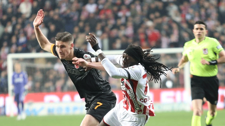SON DAKİKA | Galatasaray fırsat tepti! Sarı-kırmızılı ekip şampiyonluk maçında Samsunspor’a 4-1 mağlup oldu