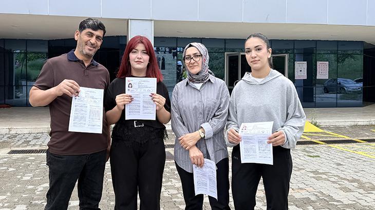 Baba, anne ve 2 kızı YKS’de birbirlerine rakip oldu