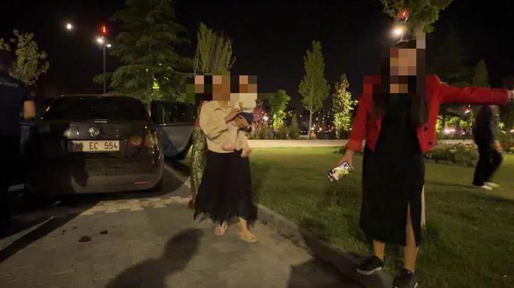 Kayseri’de akılalmaz olay! 10 aylık bebeğini arabada unutan anne gazetecilere saldırdı