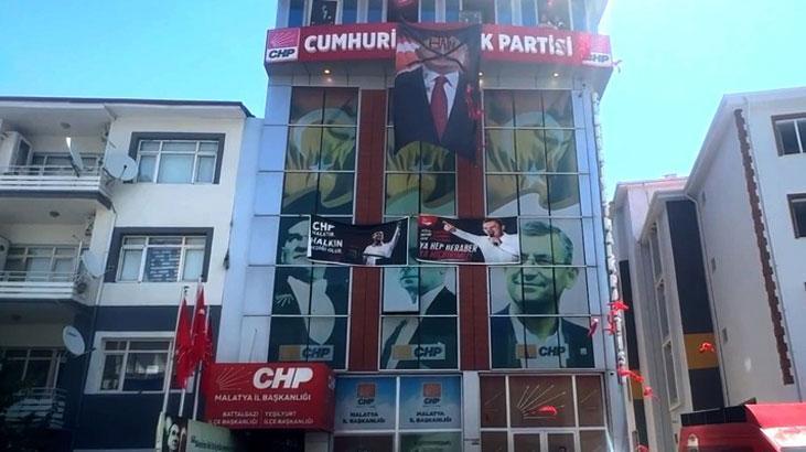 Malatya’da CHP binasında kriz! Kılıçdaroğlu’nun fotoğrafına ‘hain’ afişi asıldı