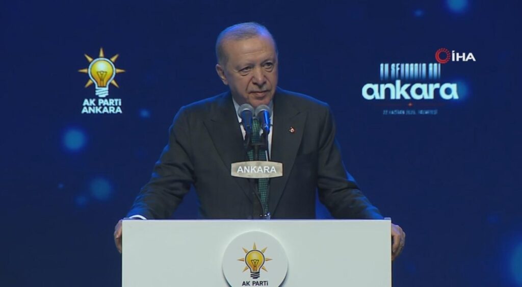 Son dakika… CHP’den istifa eden Haymana Belediye Başkanı Levent Koç AK Parti’ye geçti! Rozetini Cumhurbaşkanı Erdoğan taktı