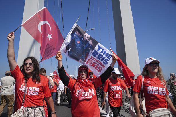15 Temmuz Şehitler Anıtı’nda ‘İrade Bizim, Zafer Bizim’ anma programı! Vali Gül: Vatanın birliği muhafaza edildi