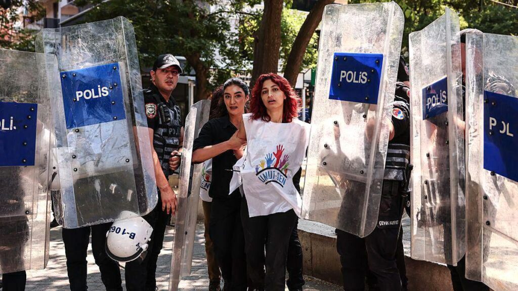 Ankara’da NATO protestosuna polis müdahalesi: Çok sayıda gözaltı