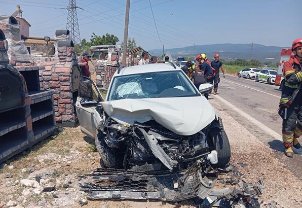 Balıkesir Erdek’te zincirleme kaza! Hastane çalışanı yaşamını yitirdi: 2 yaralı
