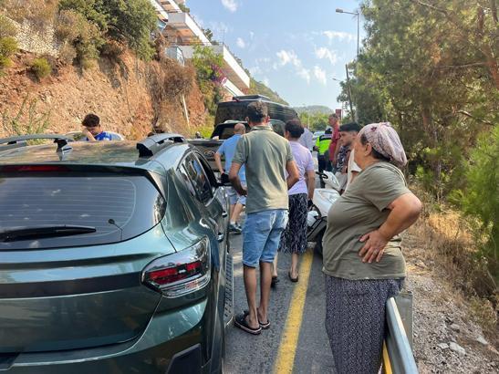 Fethiye’de zincirleme kazada acı son! Ağabeyinin kullandığı otomobilden savrulan genç yaşamını yitirdi
