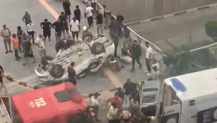 Hatay’da feci kaza! Otomobil bariyerlere çarpıp devrildi: 2 kişi hayatını kaybetti