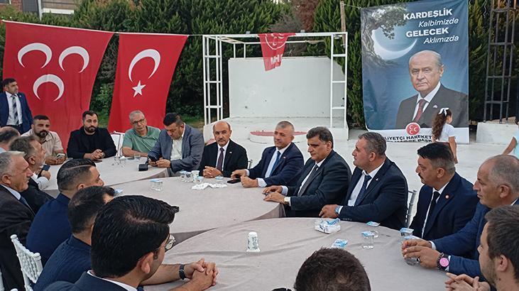 İzmir’de MHP’ye katılan 350 kişiye rozet takıldı