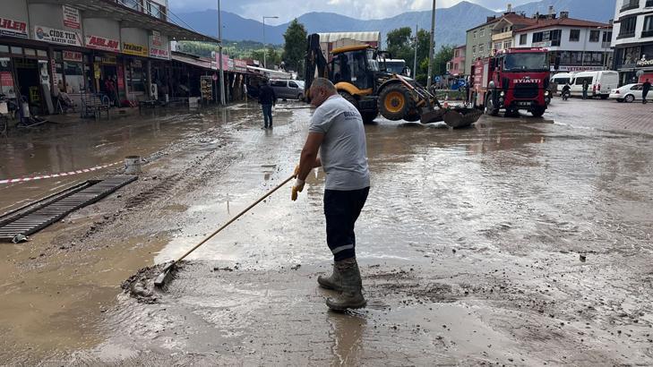 Kastamonu’da geceyi sel vurdu! 150’den fazla bina su altında kaldı