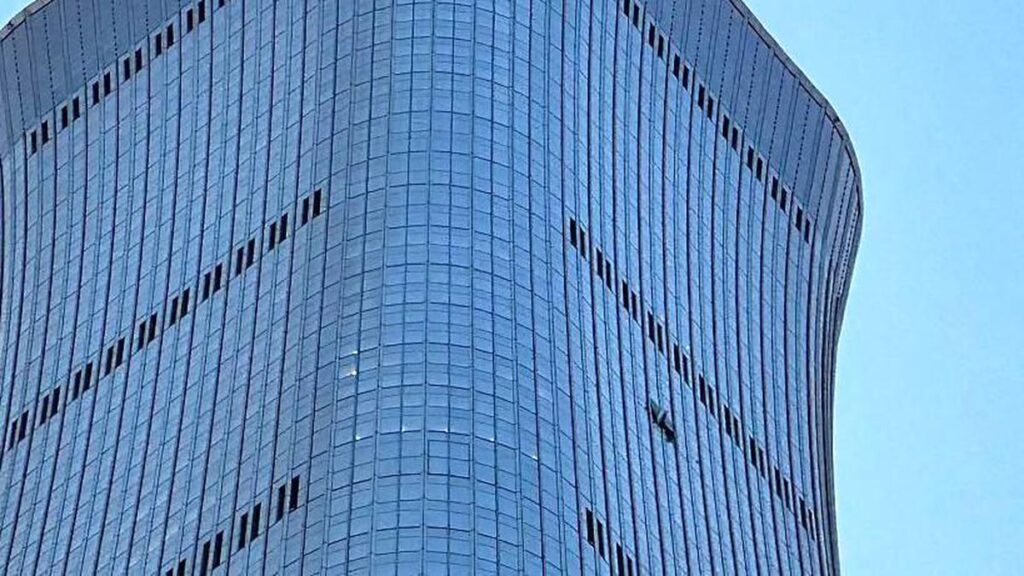 Pekin’de gökdelen kazası: Sansür ve güvenlik soru işaretleri