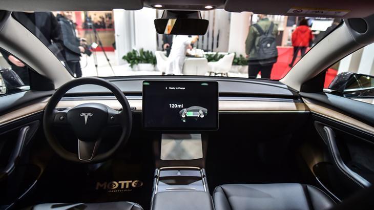 Tesla’nın tam otonom kazasında sürücüye adam öldürme suçlaması yapıldı