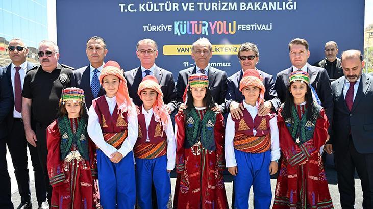 Van’da 9 gün sürecek kültür, sanat ve lezzet şöleni başladı