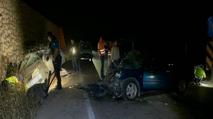 Bursa’da feci kaza! İki otomobil kafa kafaya çarpıştı: 2 ölü, 5 yaralı