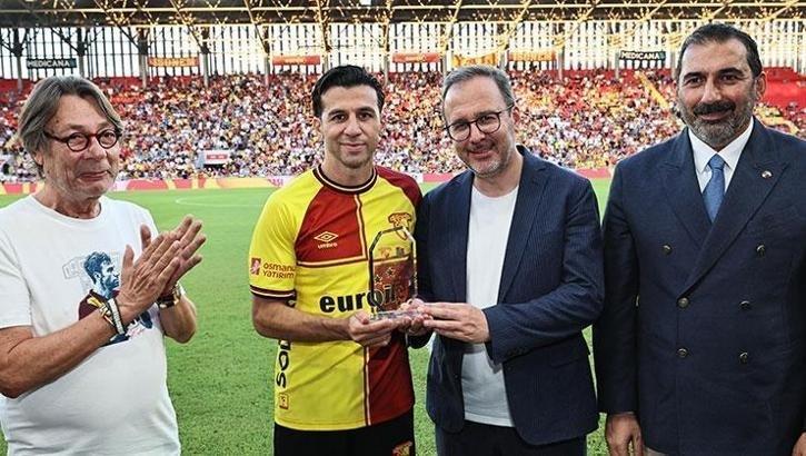 Mehmet Kasapoğlu, İsmail Köybaşı’nın jübile maçına katıldı